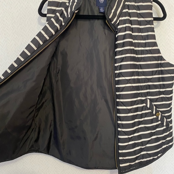 Quilted Striped Gap Vest - Picture 7 of 7